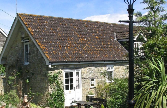 Beautiful country cottage with loads of charm and original features. Sleeps 2 in one double bedroom