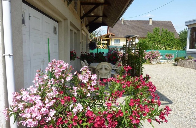 Beautiful Country Home with Terrace, Close to Amenities & Highways, Sleeps 5 + Baby