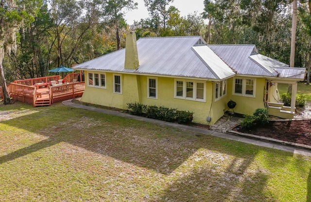 Beautiful Country Home with optional Guest House on the Withlacoochee River