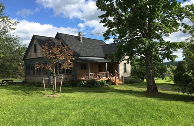 Beautiful Country Home close to the village and public beach