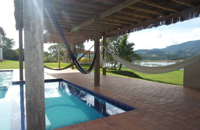 Beautiful Country Houses.Access to the dam via the property,Heated swimming pool