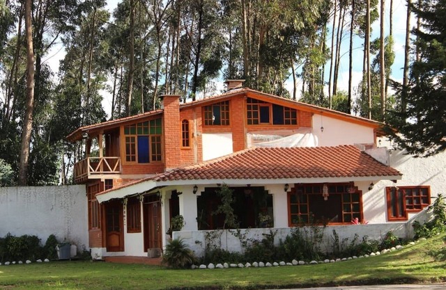 BEAUTIFUL COUNTRY HOUSE NEAR COTIPAXI, PASOCHOA, INTISANA VOLCANOES