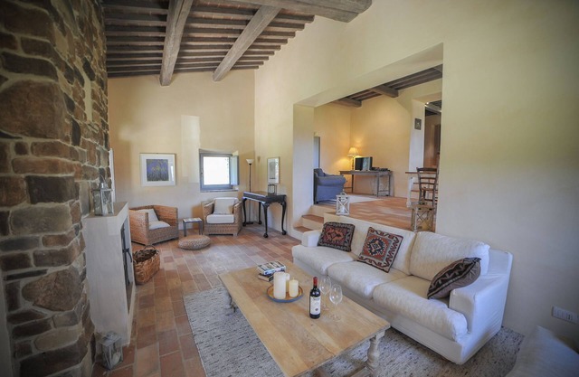 Beautiful country house with private pool in the green heart of Italy