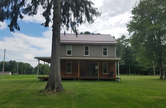 *Beautiful Country Farmhouse* *Clark's Mills, Pennsylvania *