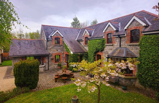 Beautiful Countryside Home just outside Dublin City with Hot Tub