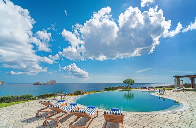 Beautiful Crete Villa | Villa Eta | 5 Bedrooms | Shared Pool With a View |.