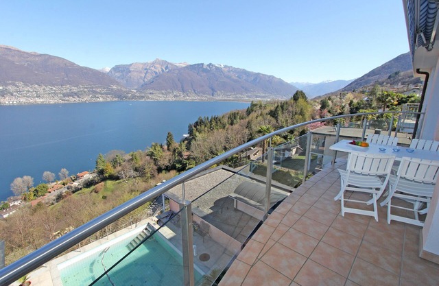 Beautiful duplex apartment with stunning views of the lake