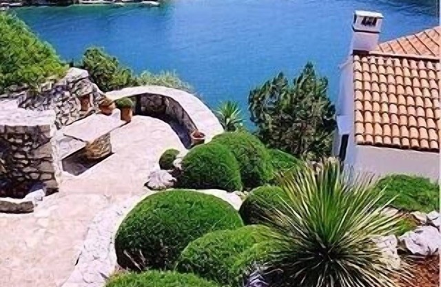 Beautiful Dalmatian style villa with magnificent garden