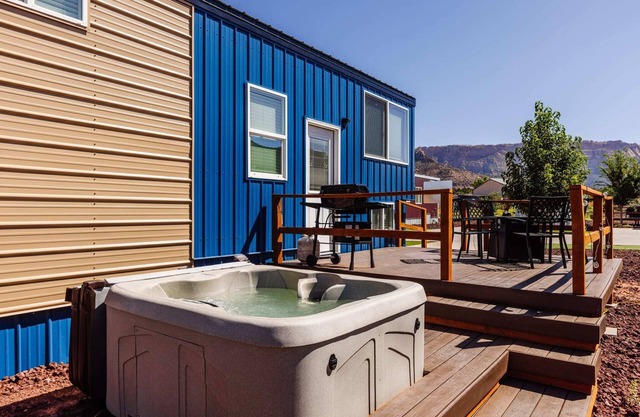 Beautiful Dana Blue Tiny Home with Private Hot Tub