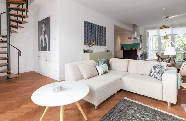 Beautiful decorated large apartment in a nice neighbourhood in the hearth of Amsterdam.