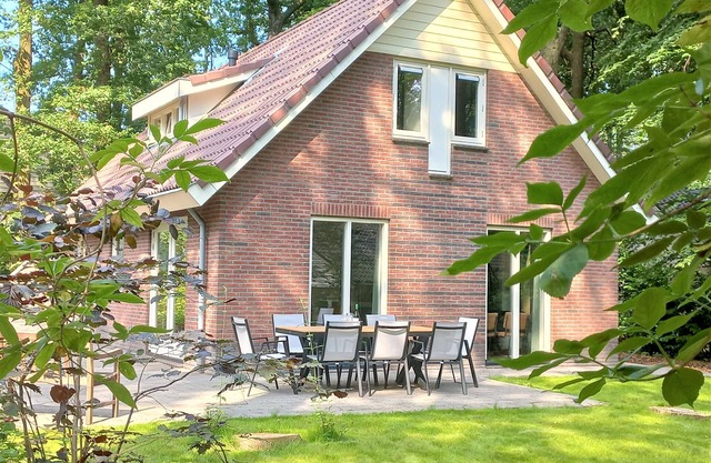 Beautiful detached bungalow for 8 persons in Garderen Veluwe