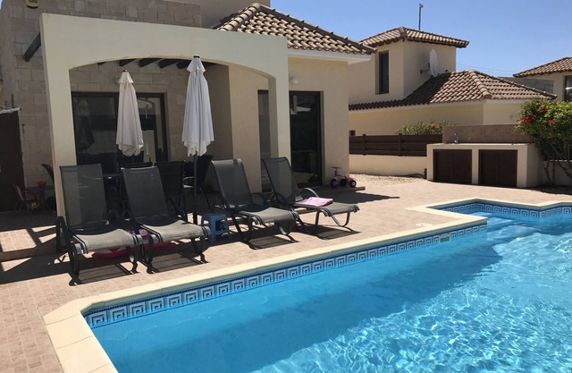 Beautiful detached villa with private pool. Sea & mountain views