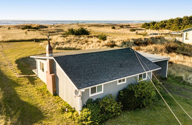 Beautiful & dog-friendly beachfront home w/private hot tub, firepit, & free WiFi