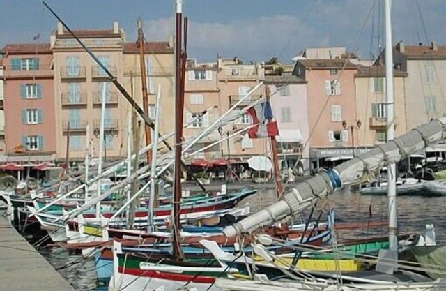 Beautiful duplex, perfect location along the harbour, panoramic view, sleeps 6
