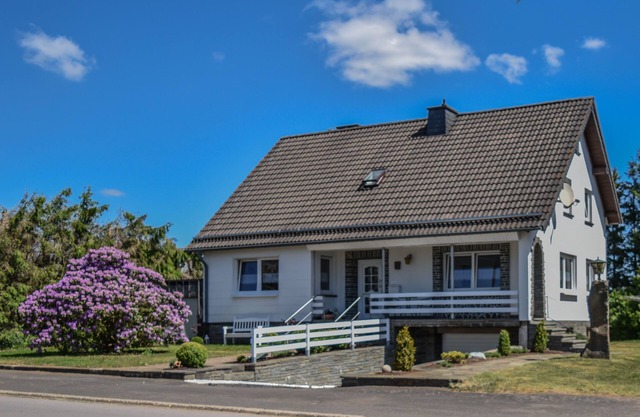 Beautiful Eifel vacation home with garden and barbecue area