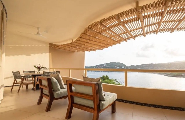 Beautiful Elegant New 1-bedroom condo right on/above Madera Beach
