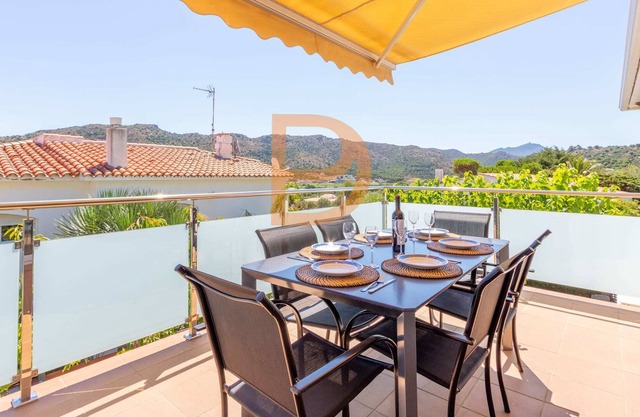 Beautiful house for 8 people near the beach