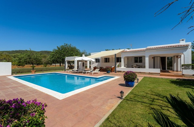 Beautiful Villa “Sa Vinyeta” with Mountain View, Air Conditioning, Pool & Terrace