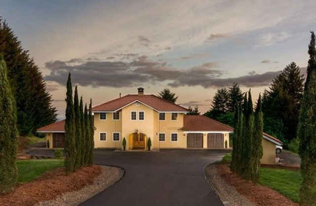 Beautiful Estate Home Centrally Located in Oregon Wine Country