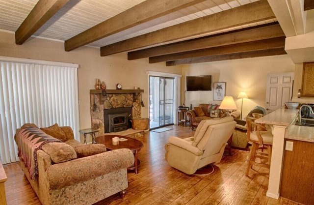 Beautiful Family Friendly Condo walking distance to Pinetop Golf Course