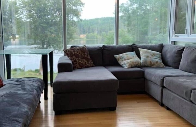 Beautiful Family Lakeside Cottage - 2 Floor, 6 Bedrooms (Lac Cayamant) Sleeps 17