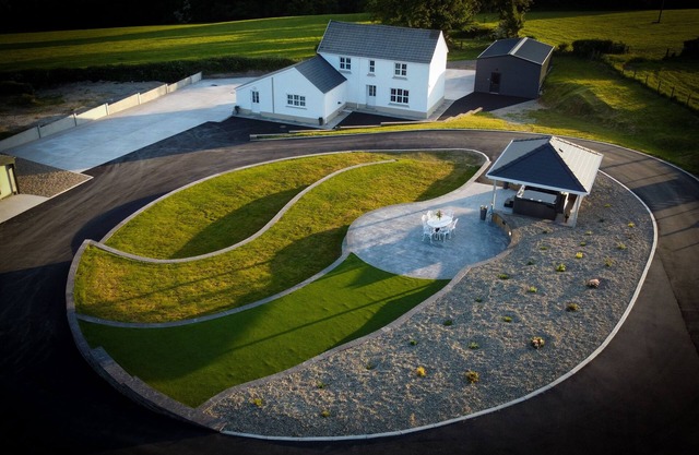 Beautiful farm house with luxury hot tub
