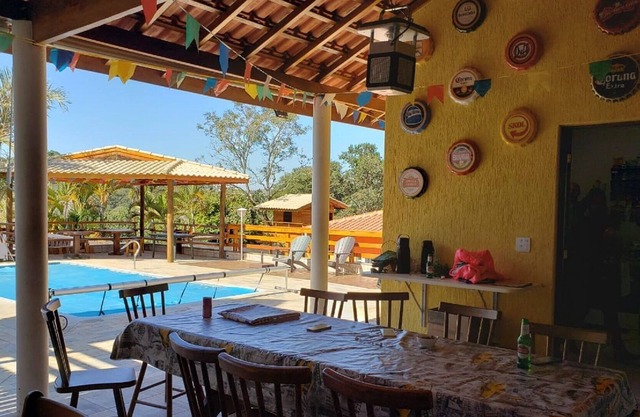Beautiful farm in a gated community, large, comfortable and close to the chachoeira.