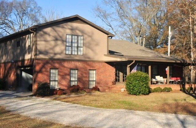 Beautiful Farmhouse- Easy Ride to the Square/Stadium.