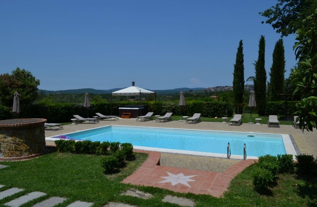 beautiful farmhouse for families and groups of friends spending the holiday in >Tuscany together. wi