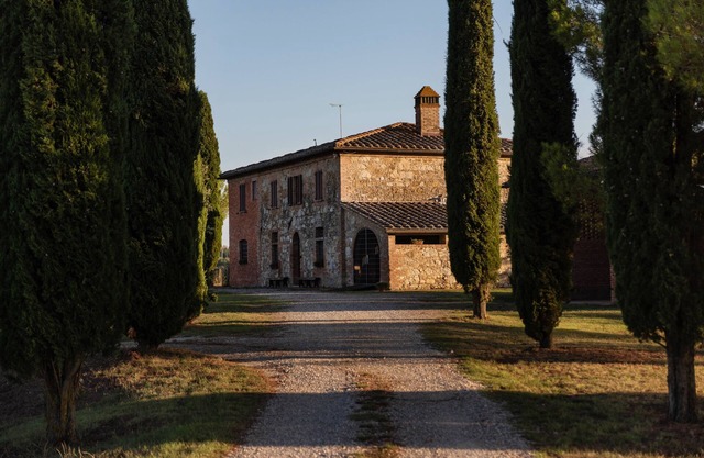 Beautiful farmhouse nestled in very sweet hills just a few minutes from Siena
