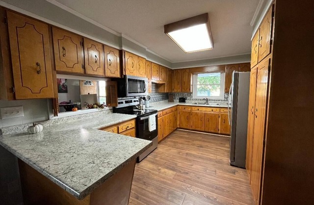 Beautiful farmhouse on a 200 acre farm. Close to Rock Island State Park.