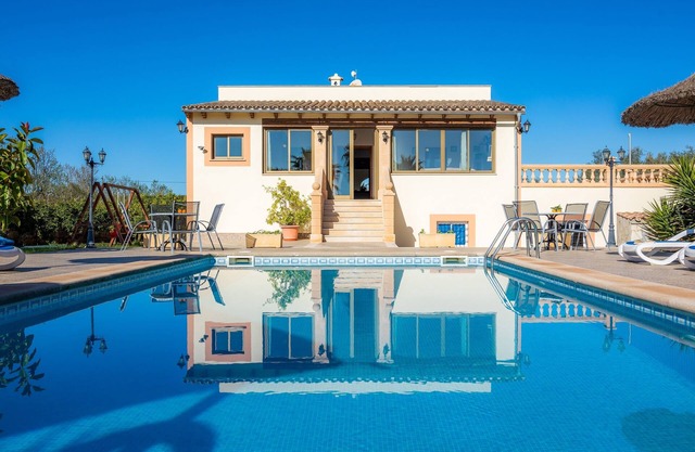 Beautiful Finca "Can Nofre" with Wi-Fi, Pool, Balcony, Garden & Terrace