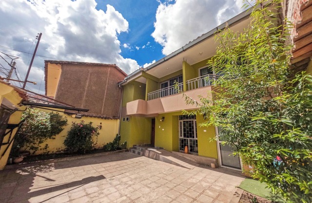 Beautiful five bedroom housenn