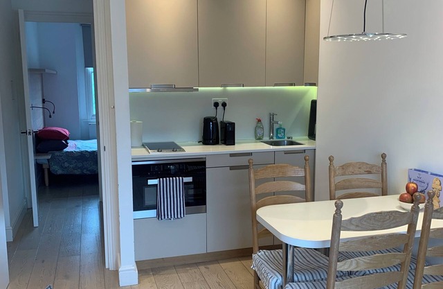 Beautiful flat on charming, quiet street, central Kensington/Notting Hill