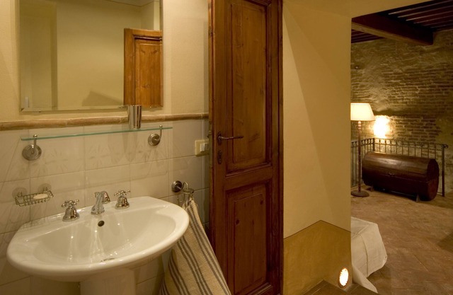 beautiful flat with pool in the center of Montefalco