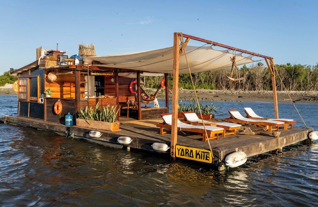 Beautiful floating villa for kite surfers & ocean lovers!