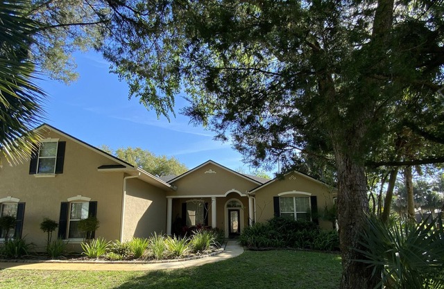 Beautiful Florida home in the middle of it all!