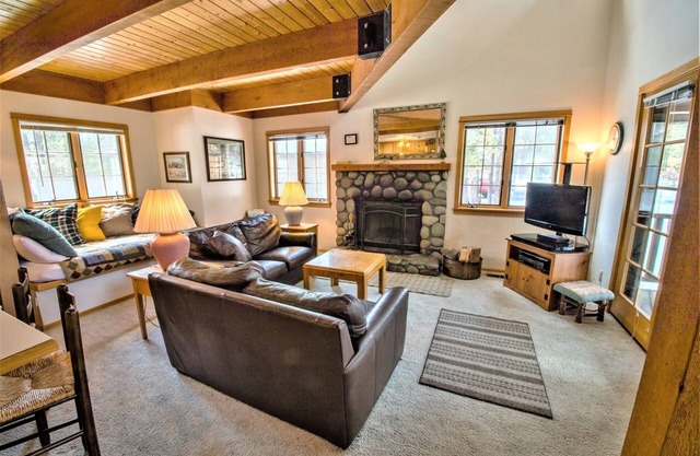 Beautiful forest surrounded home with private hot tub & bikes - Mt Adams 6