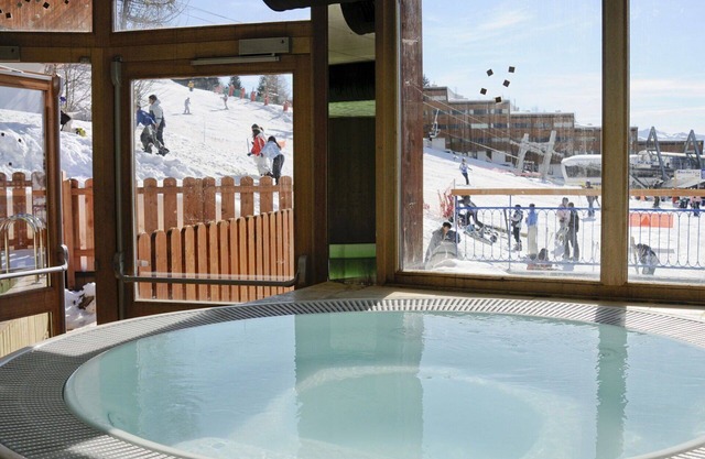Beautiful apartment for 4 guests with WIFI, pool, TV, terrace and pets allowed