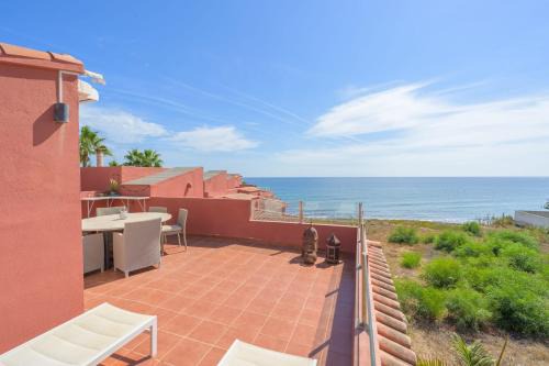 Beautiful Frontline beach Townhouse
