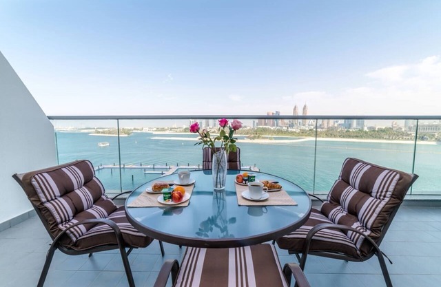 beautiful *full sea view *in palm with private beach access