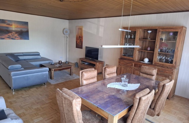 Beautiful furnished apartment in a quiet area with great hiking trails nearby