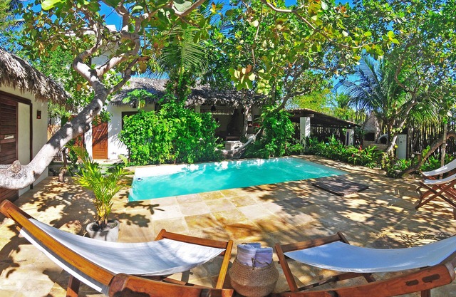Beautiful garden beach house - Castelo do Vento, Prea, Brazil.