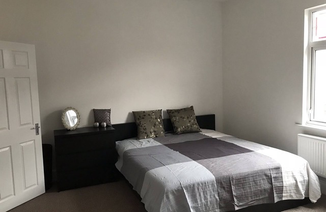 BEAUTIFUL HOME, NEWLY REFURBISHED, 3 BEDROOM HOUSE near Alton Towers, Wedgwood.