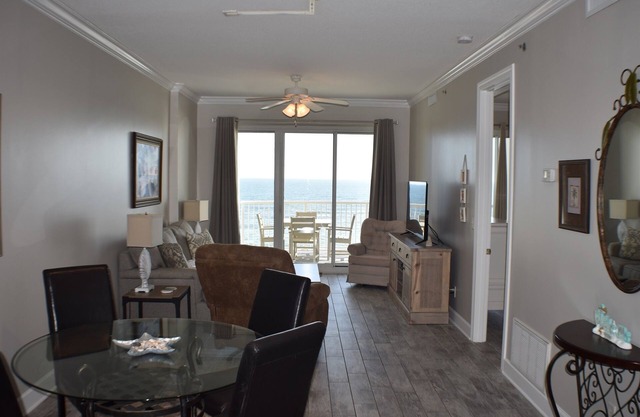 Beautiful Gulf Front ~ 2BD 2BA ~ 2 King Beds ~ Large Balcony~Keyless Entry~ #504
