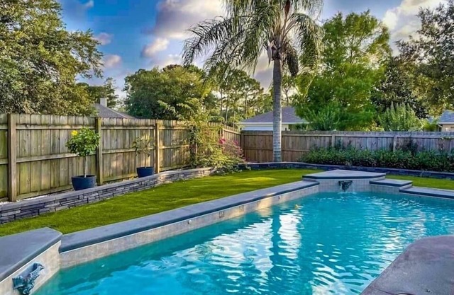 Beautiful heated pool home with office in Florida