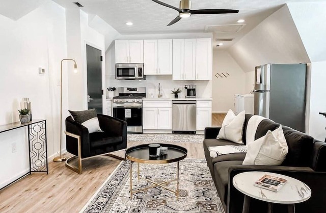 Beautiful, High-End, A/C, All New 2BR/1BA