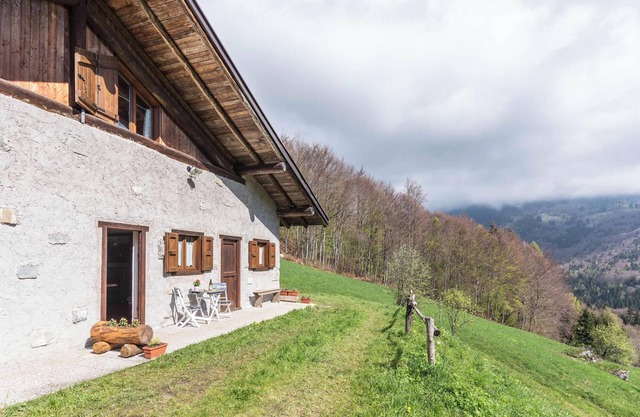 Beautiful Holiday Home “Baita Rustica immersa nel verde” with Mountain View