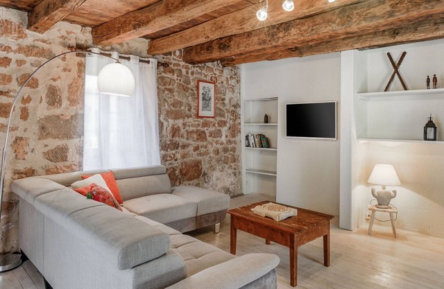 Beautiful holiday home with pool in Teillots