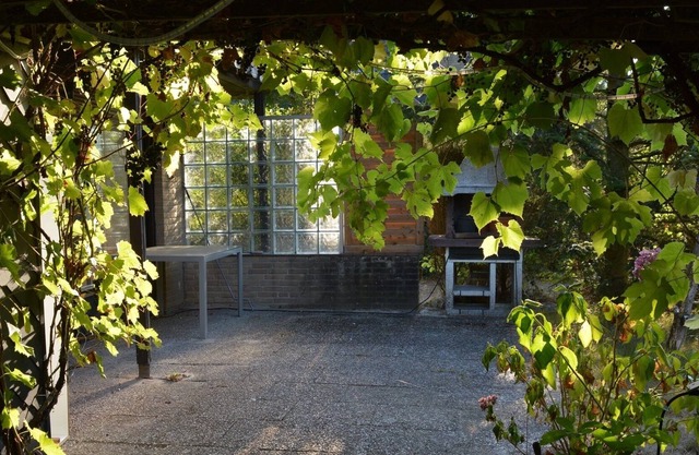 Beautiful holiday home for up to 6 people with a large enchanted garden